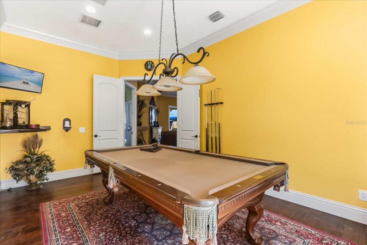 911 Jungle Avenue N, Saint Petersburg, FL 33710 Photo