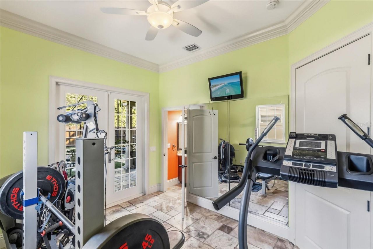 911 Jungle Avenue N, Saint Petersburg, FL 33710 Photo