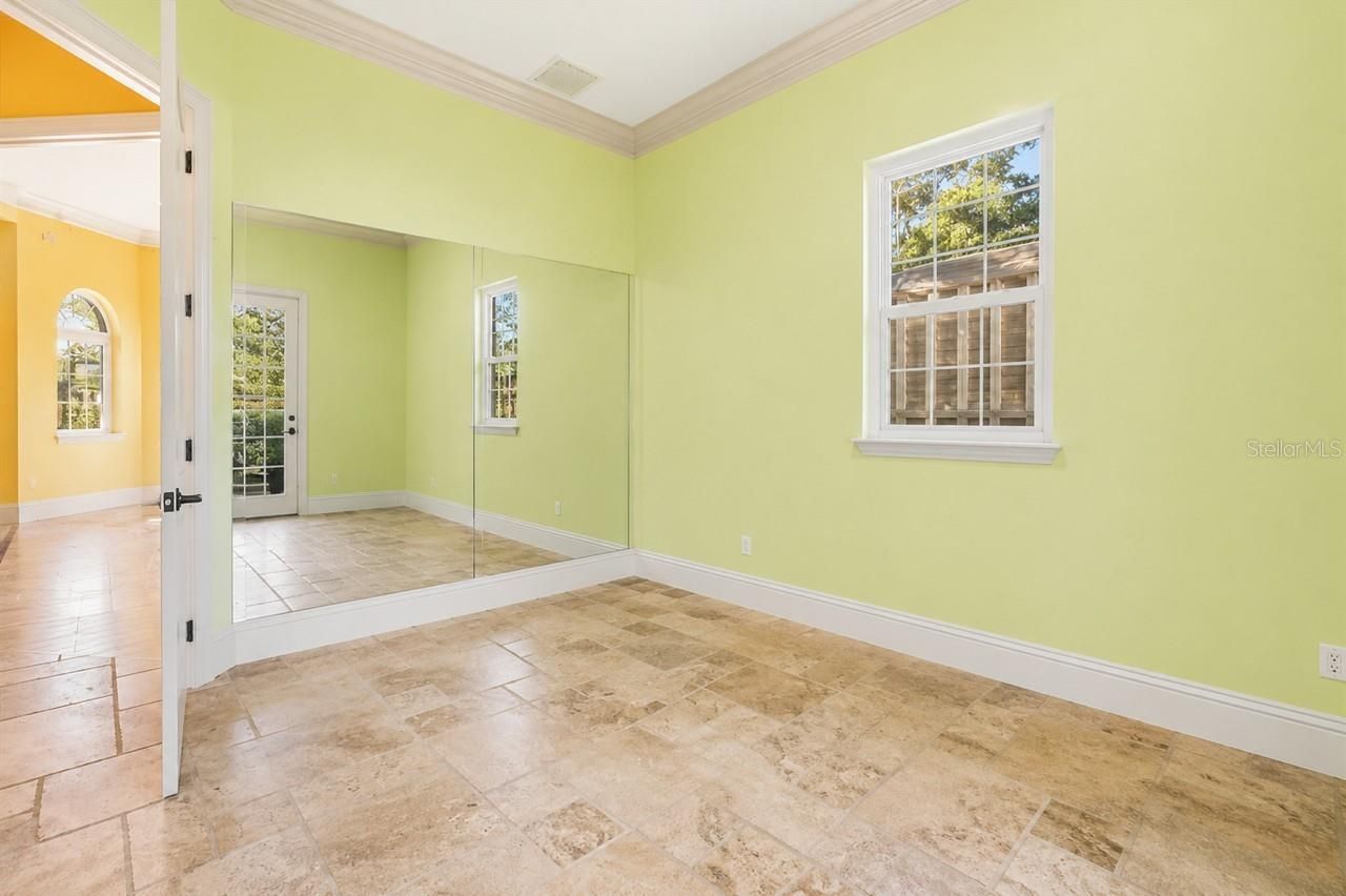 911 Jungle Avenue N, Saint Petersburg, FL 33710 Photo