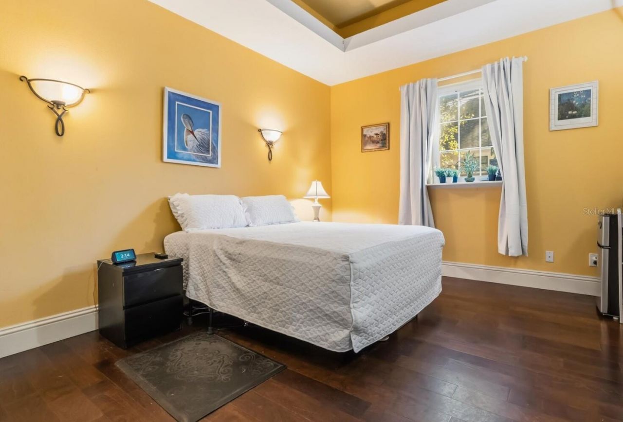 911 Jungle Avenue N, Saint Petersburg, FL 33710 Photo