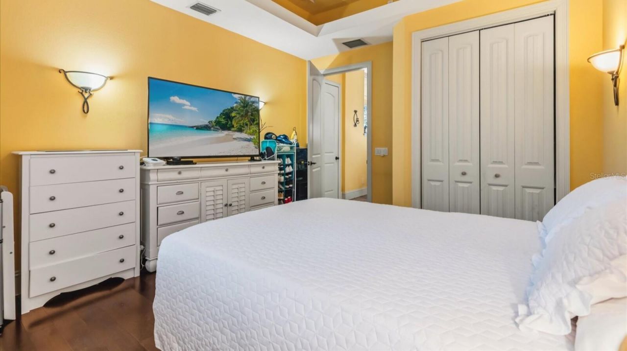 911 Jungle Avenue N, Saint Petersburg, FL 33710 Photo