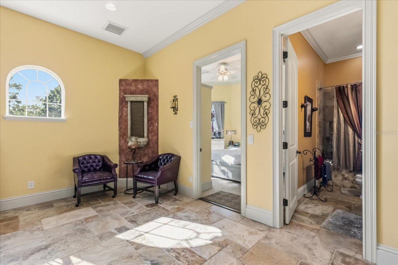 911 Jungle Avenue N, Saint Petersburg, FL 33710 Photo