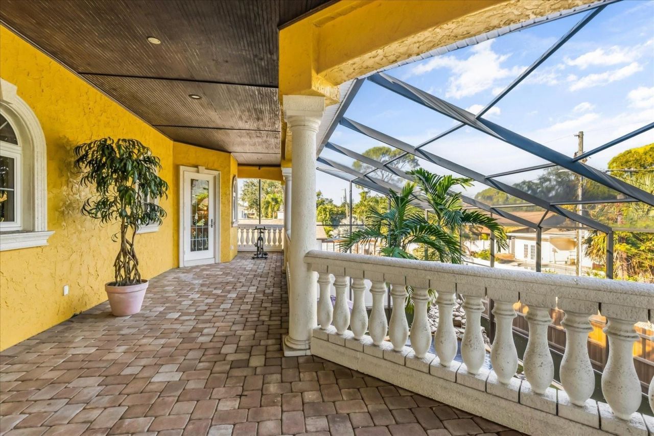 911 Jungle Avenue N, Saint Petersburg, FL 33710 Photo