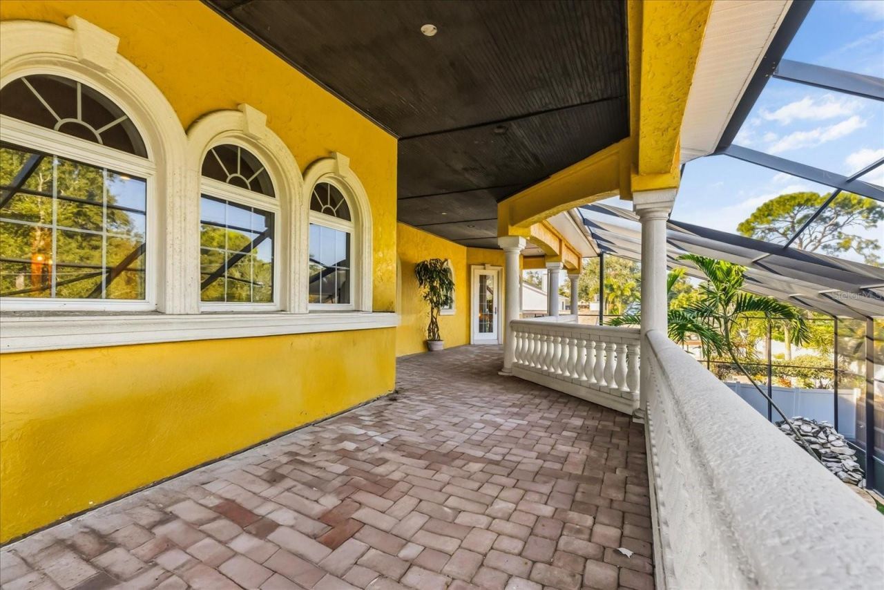 911 Jungle Avenue N, Saint Petersburg, FL 33710 Photo