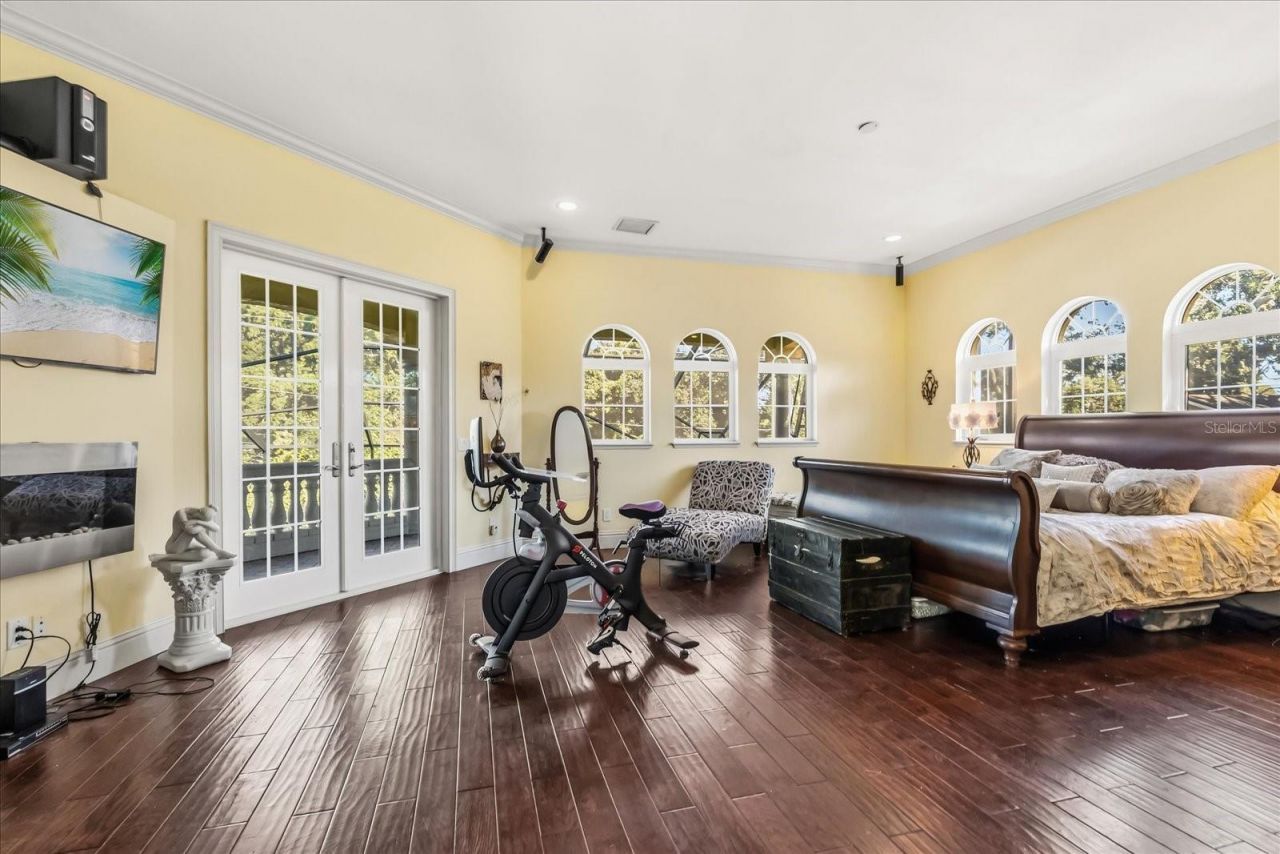 911 Jungle Avenue N, Saint Petersburg, FL 33710 Photo