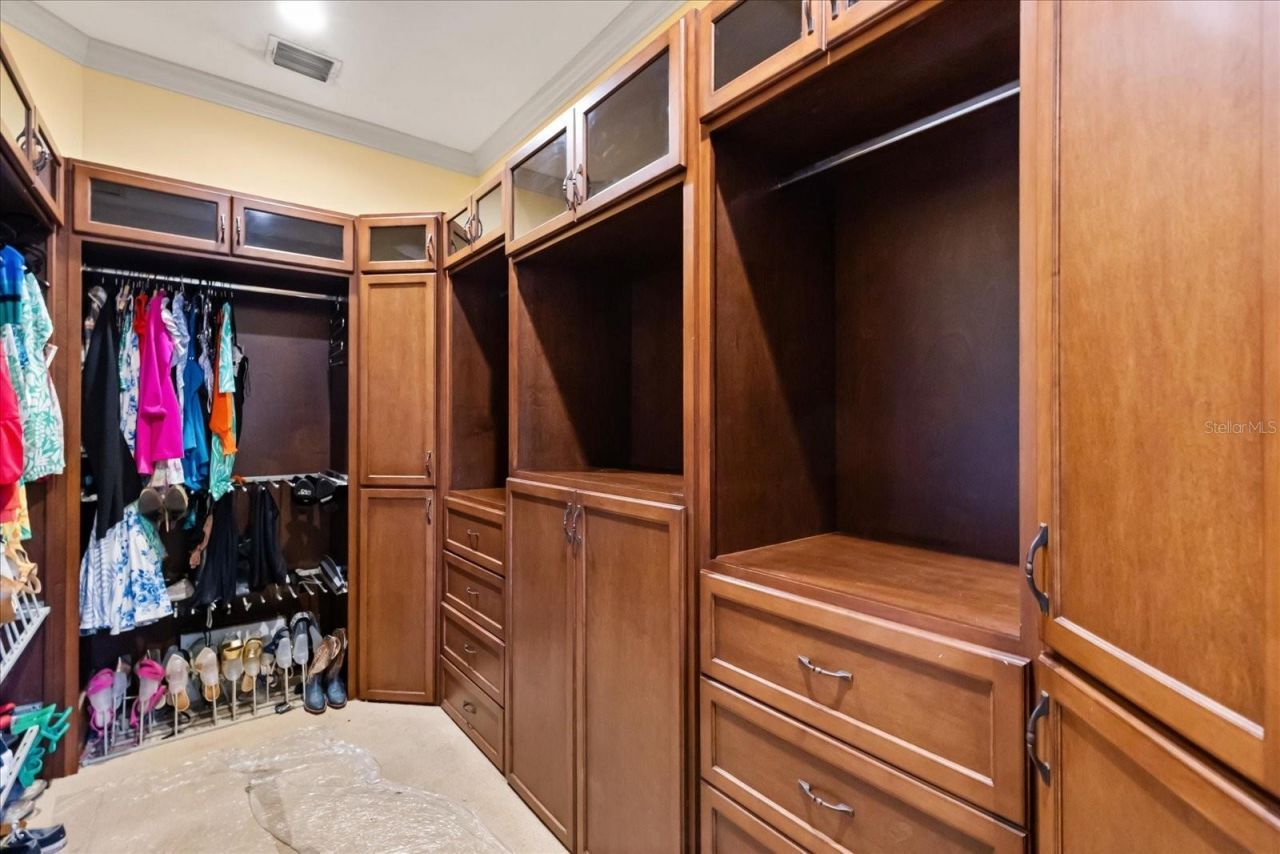 911 Jungle Avenue N, Saint Petersburg, FL 33710 Photo