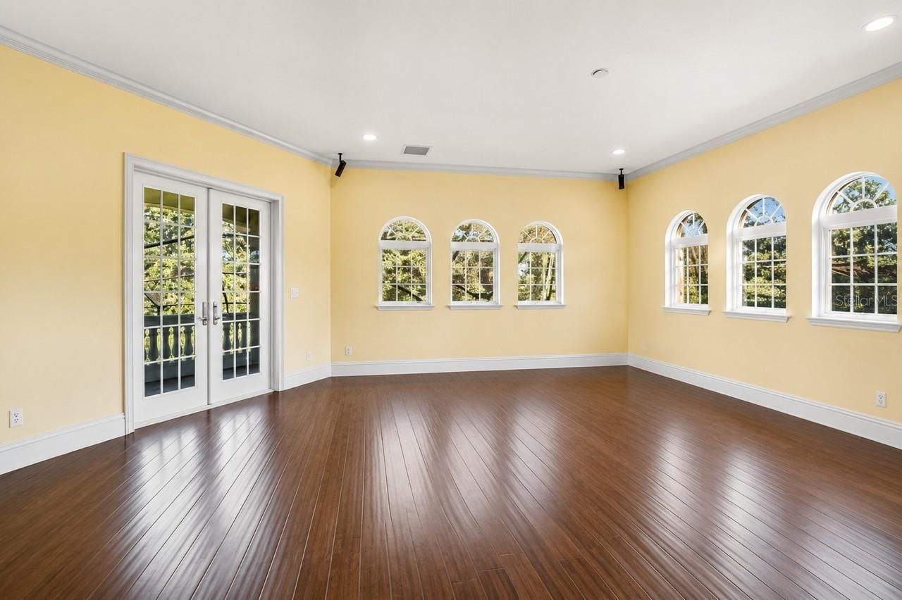 911 Jungle Avenue N, Saint Petersburg, FL 33710 Photo