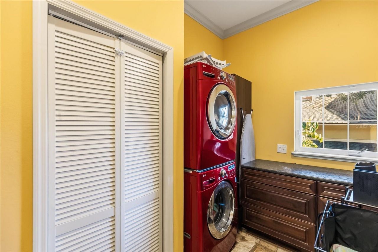 911 Jungle Avenue N, Saint Petersburg, FL 33710 Photo