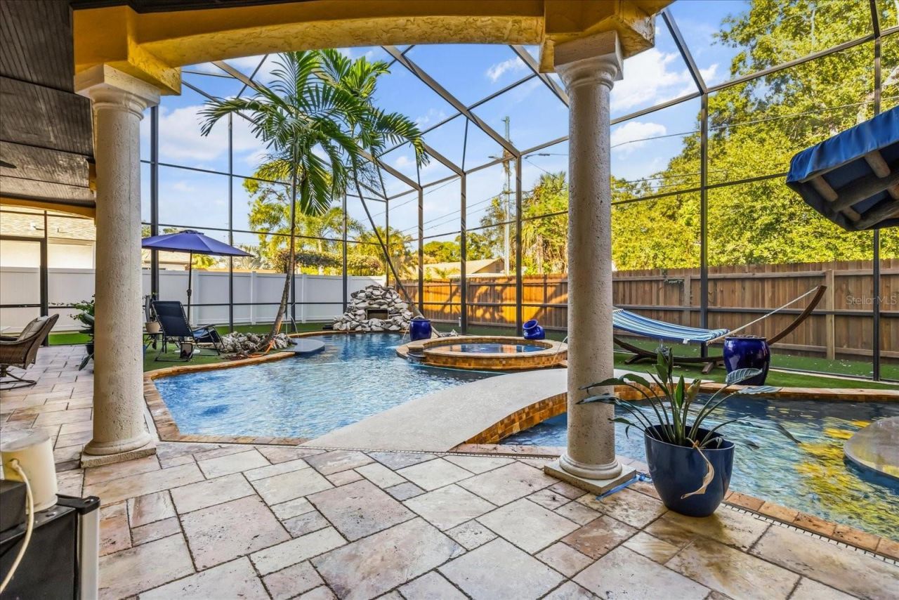 911 Jungle Avenue N, Saint Petersburg, FL 33710 Photo