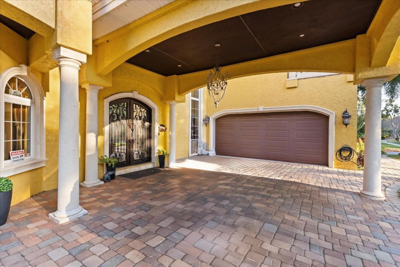 911 Jungle Avenue N, Saint Petersburg, FL 33710 Photo