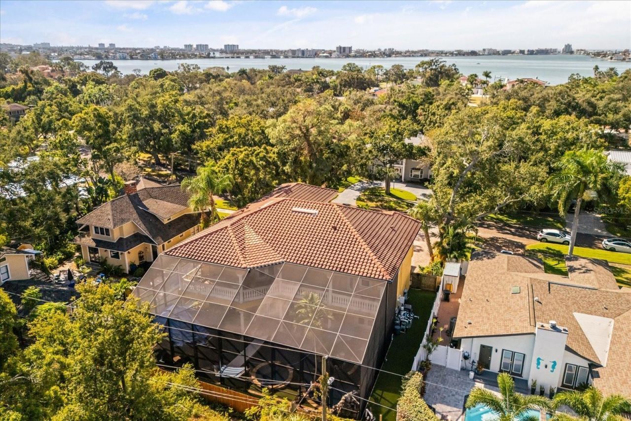 911 Jungle Avenue N, Saint Petersburg, FL 33710 Photo