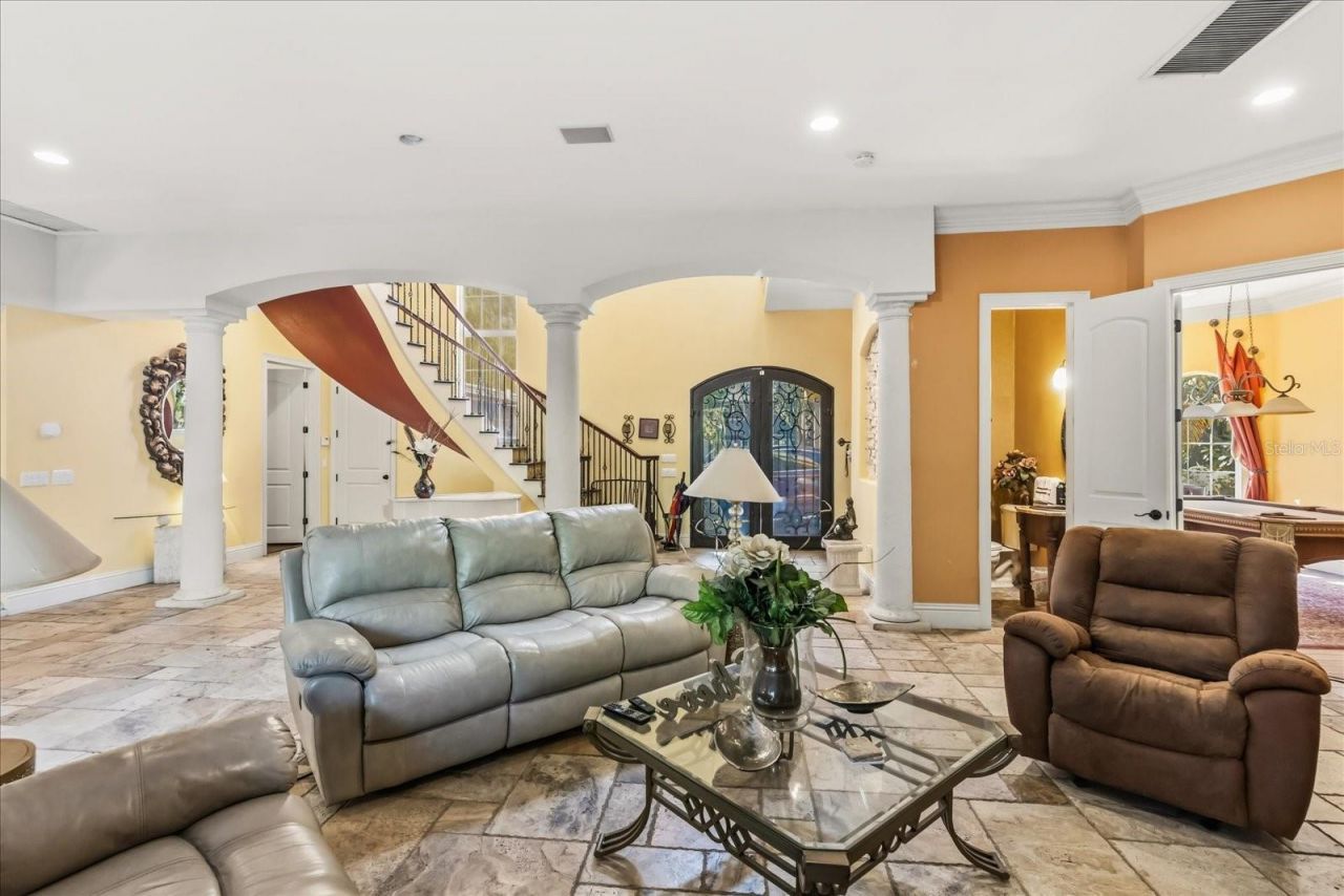 911 Jungle Avenue N, Saint Petersburg, FL 33710 Photo