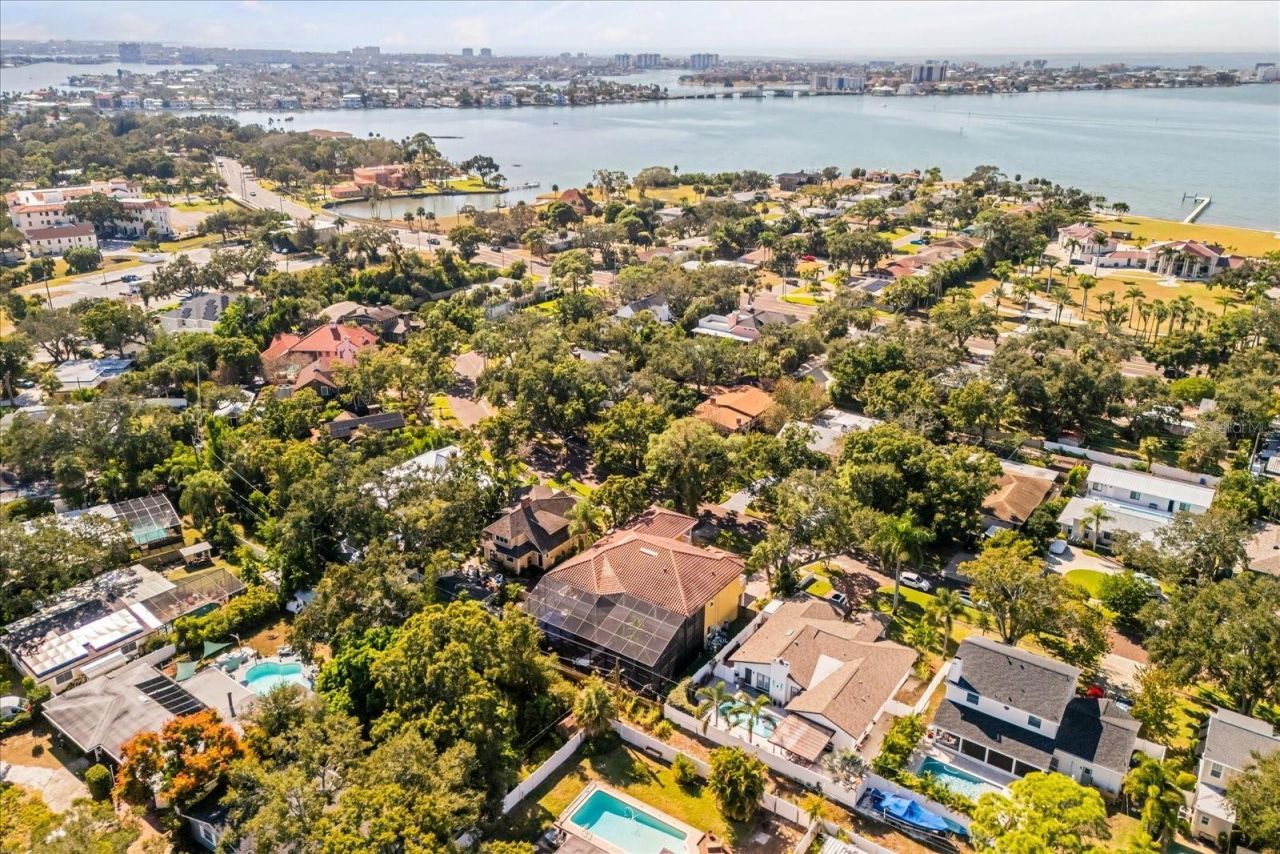 911 Jungle Avenue N, Saint Petersburg, FL 33710 Photo