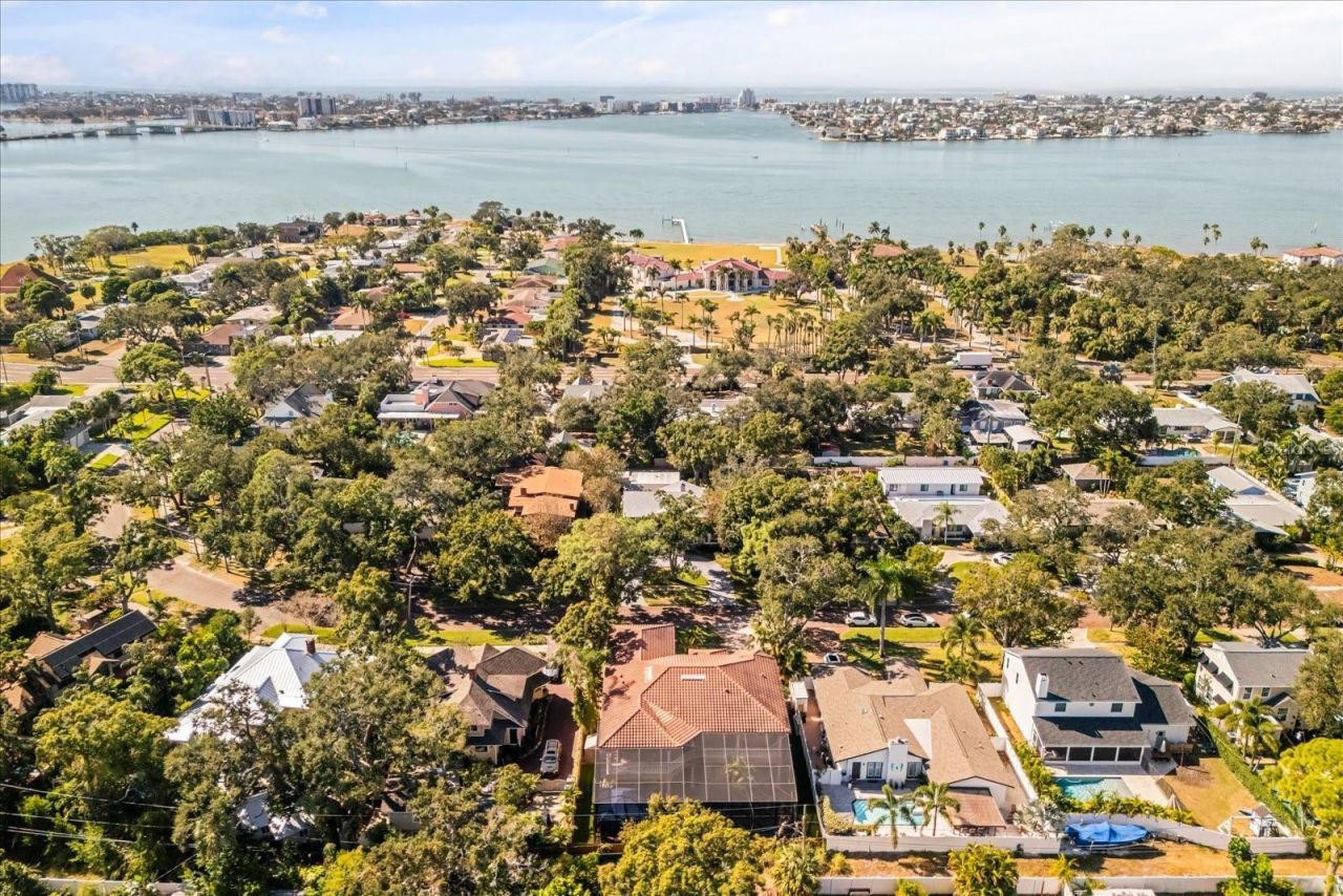 911 Jungle Avenue N, Saint Petersburg, FL 33710 Photo