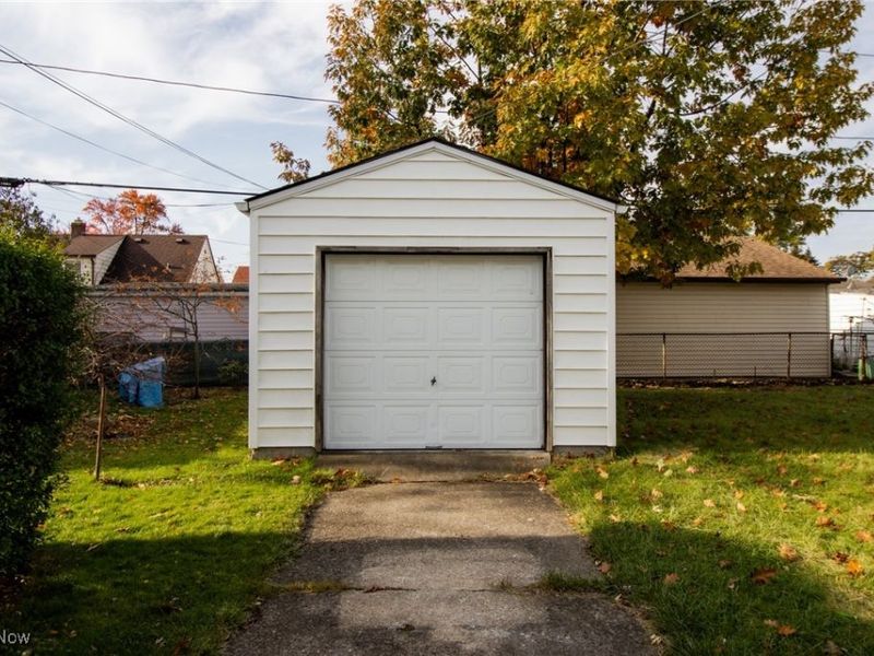 3818 Highland Road, Cleveland, OH 44111 Photo 5