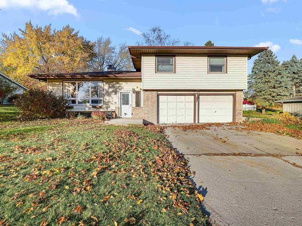 2102 MARY AVENUE, New Holstein, WI 53061