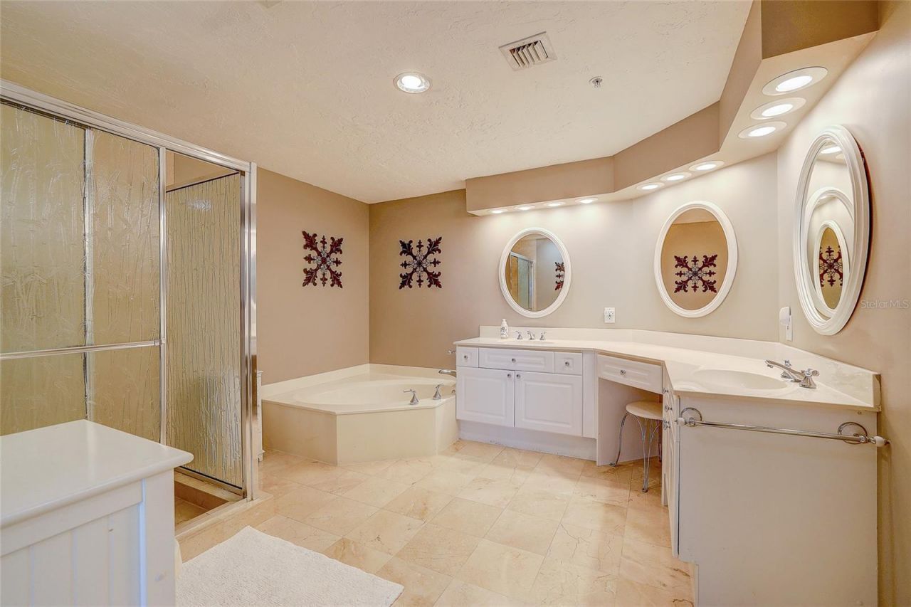 1800 Benjamin Franklin Drive, Unit A202, Sarasota, FL 34236 Photo