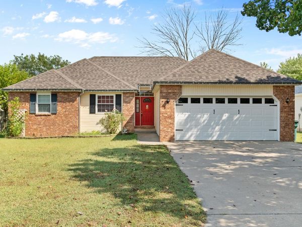 2790 S Hartford Avenue , Bolivar, MO 65613