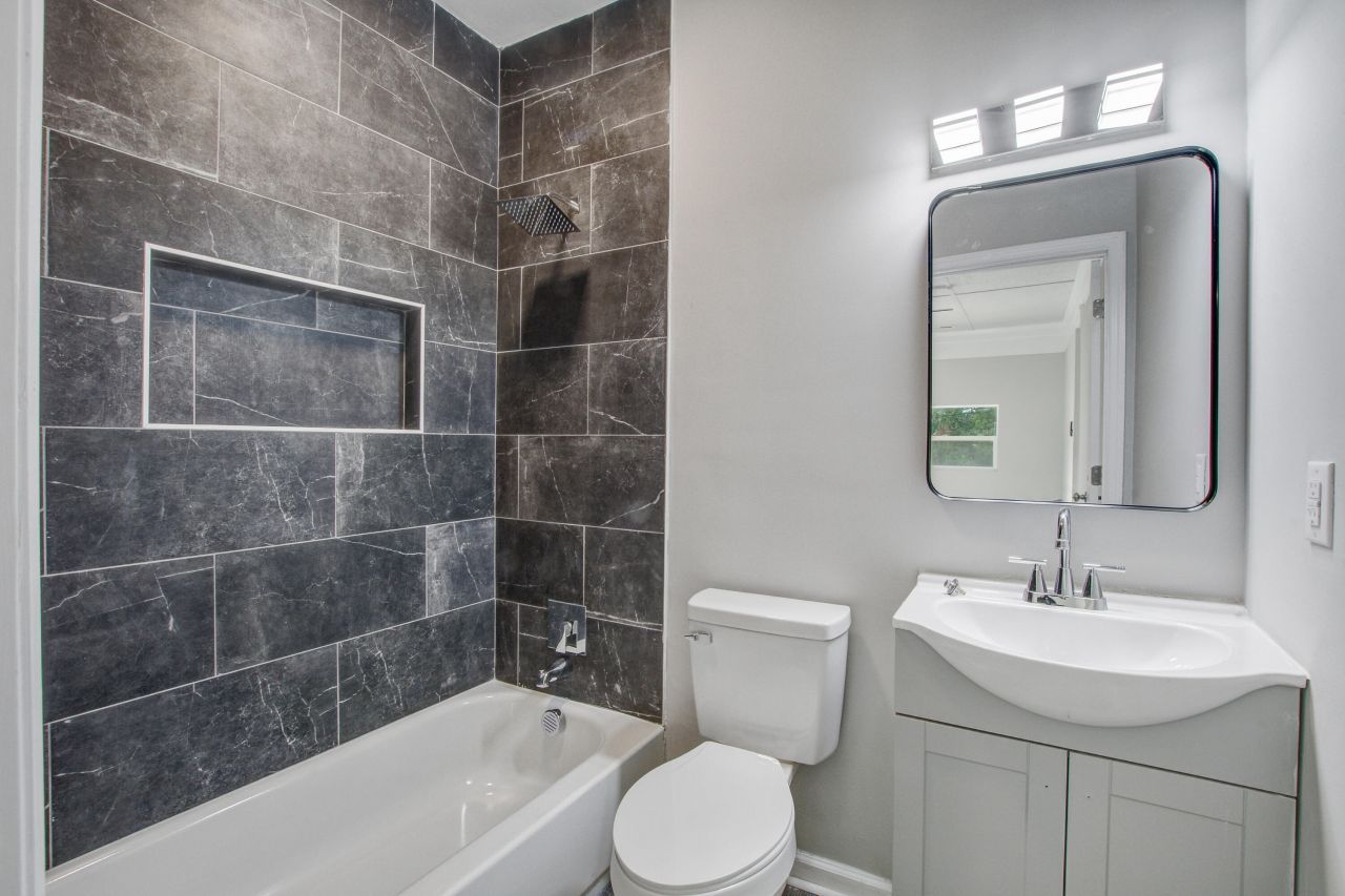 2670 Louise Drive Photo 5