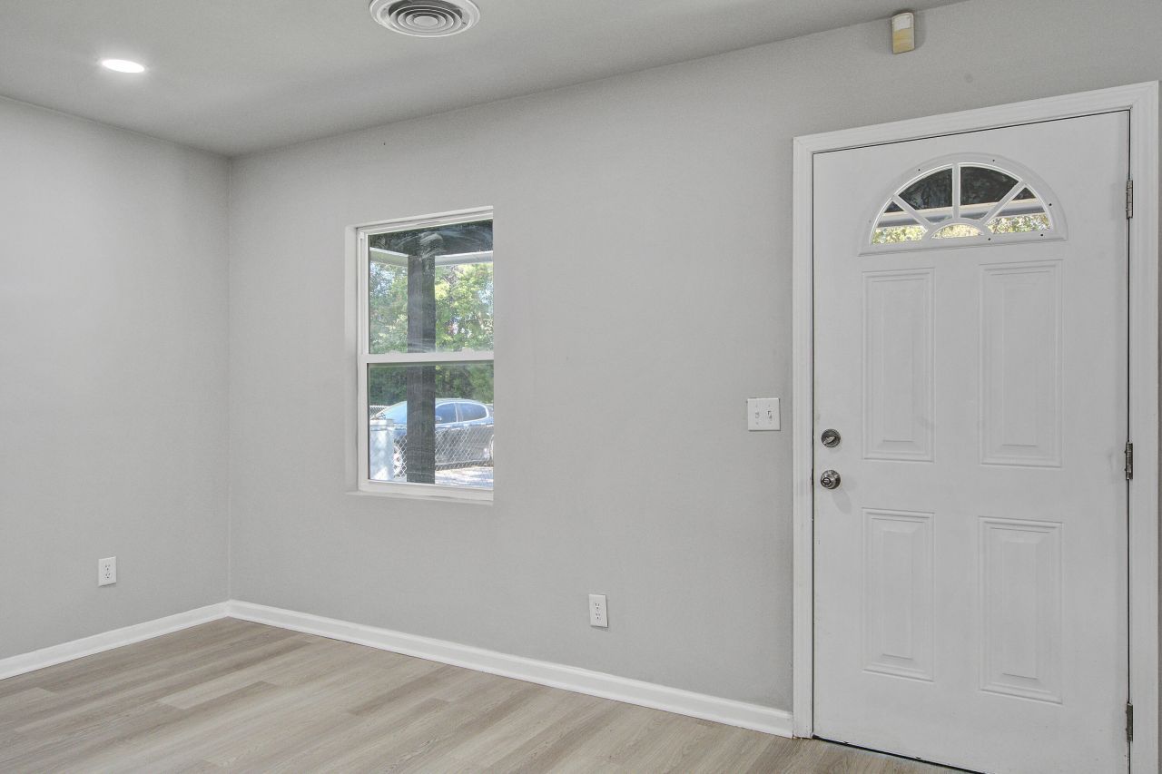 2670 Louise Drive Photo 8