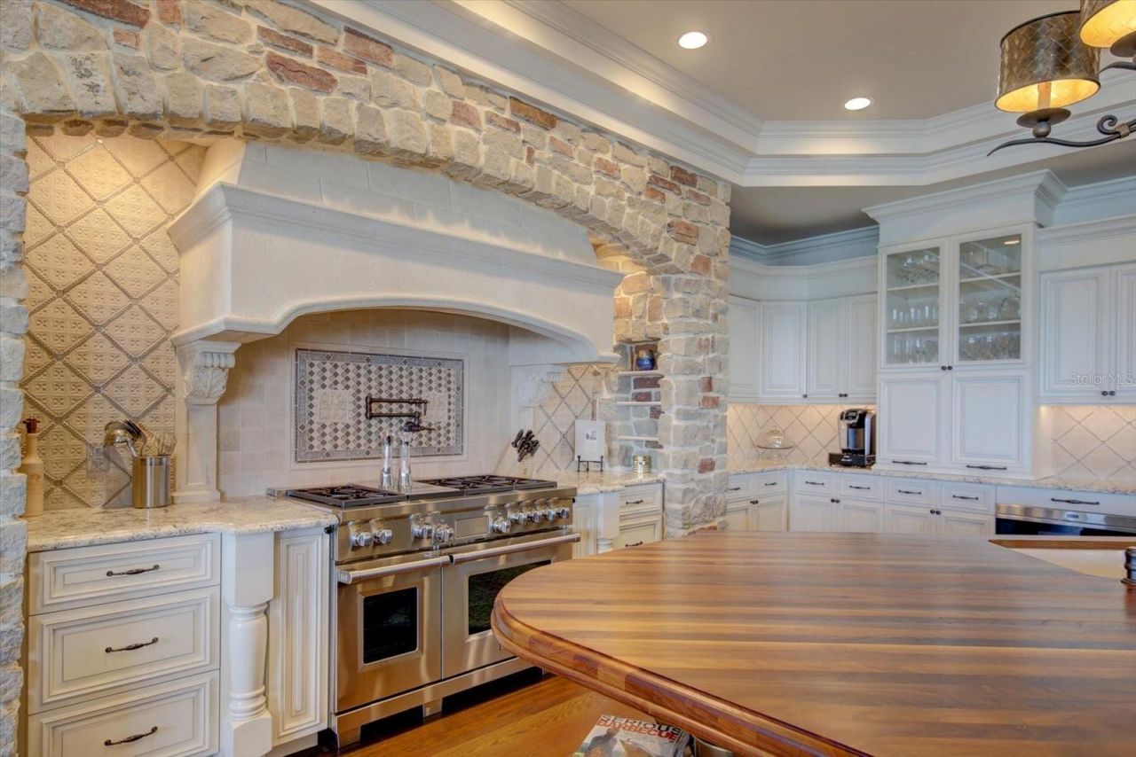 1700 Gulf Boulevard, Belleair Beach, FL 33786 Photo