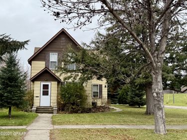 221 N MINNESOTA Street , Crookston, MN 56716
