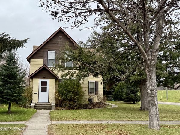 221 N MINNESOTA Street, Crookston, MN 56716