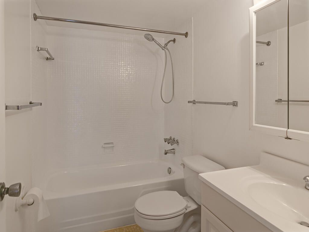 4 Golfs Edge, Unit E, West Palm Beach, FL 33417 Photo