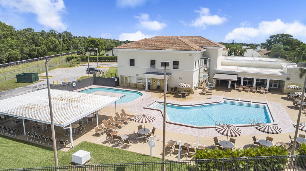 4 Golfs Edge, Unit E, West Palm Beach, FL 33417 Photo