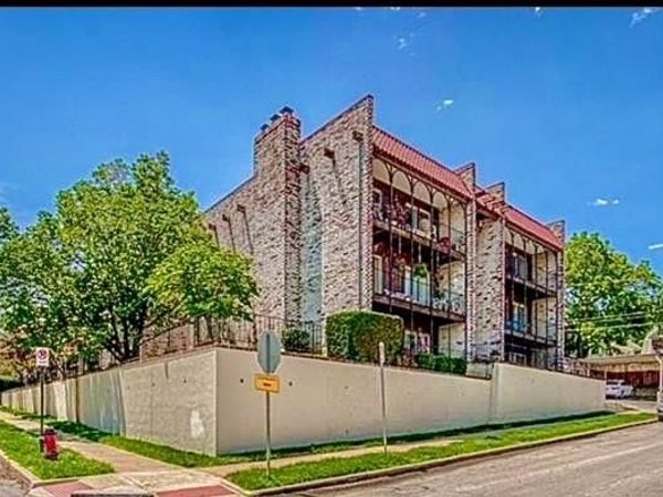 111 E 50TH Street, Unit B, Kansas City, MO 64112