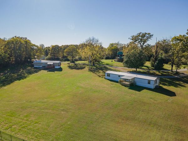 990 Community Rd, Nunnelly, TN 37137