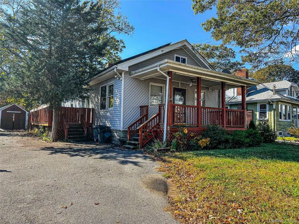 38 W Smith Street, Amityville, NY 11701