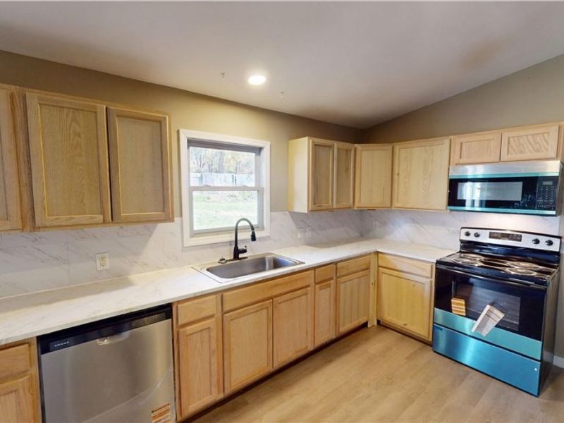 3273 S Jasmine Avenue, Akron, OH 44319 Photo 7