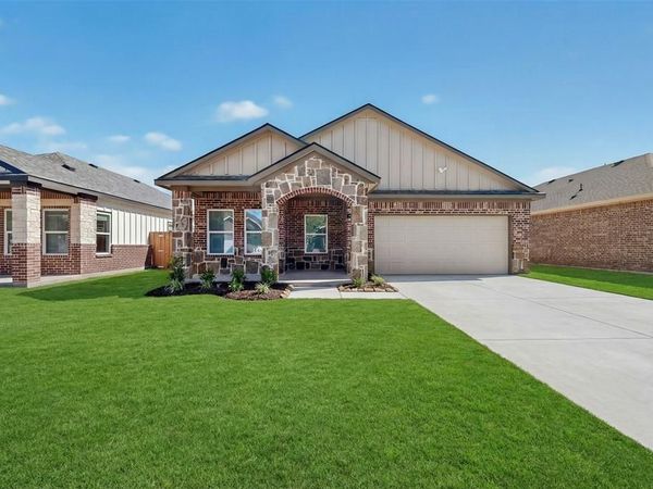 1221 S Rockwall Avenue, Terrell, TX 75160