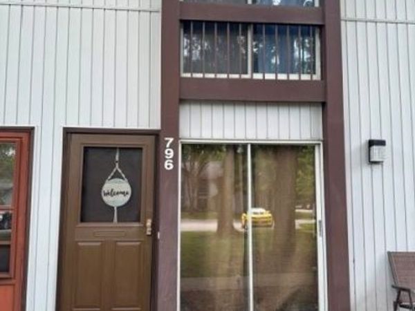 796 Pipes Court, Unit 1604, Sagamore Hills, OH 44067