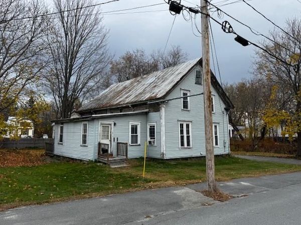 11 Summer Street, Skowhegan, ME 04976
