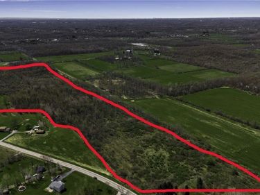 6030 Riddle Road, Lockport, NY 14094