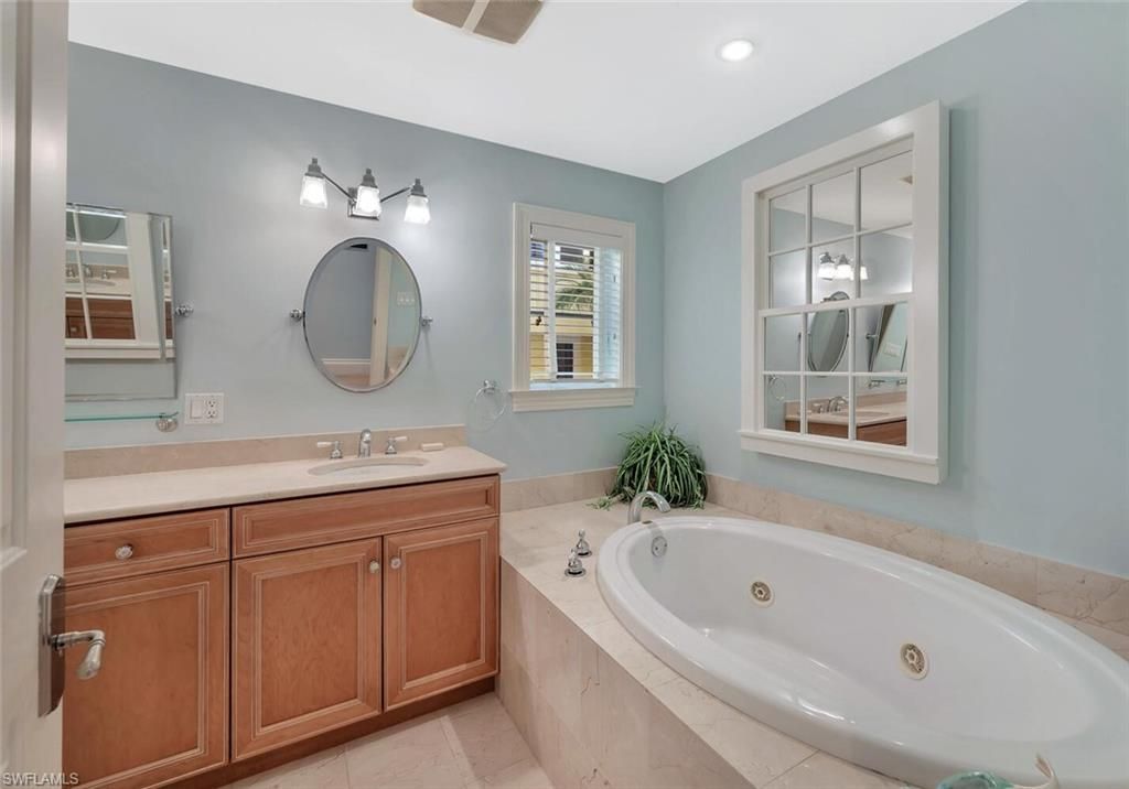 325 3rd St S, Unit 6, Naples, FL 34102 Photo