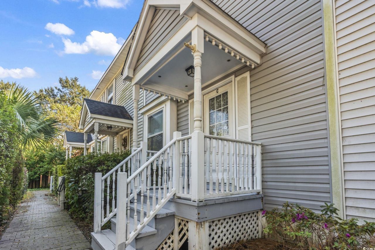 3200 N Oak St. Photo 1