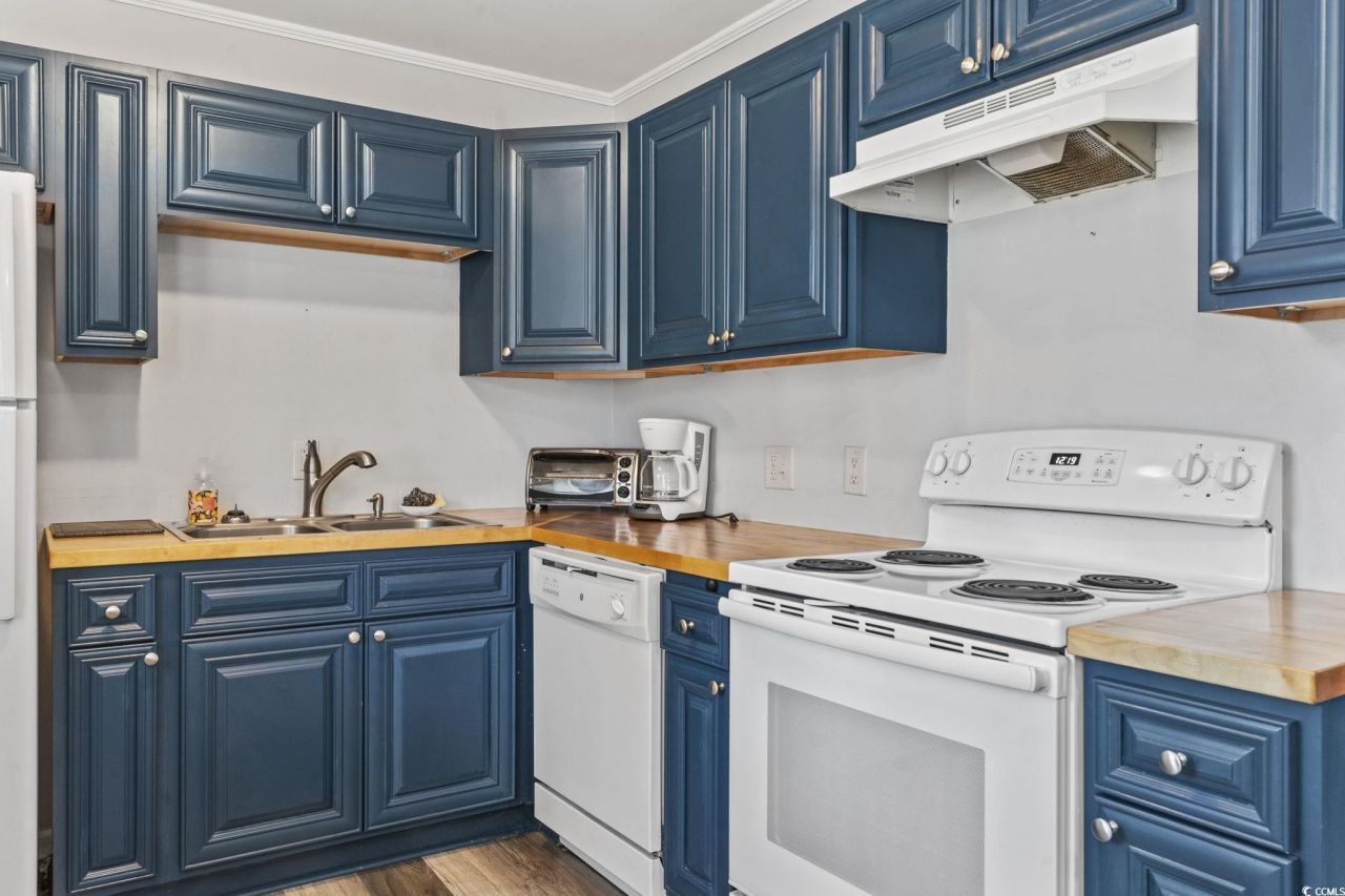 3200 N Oak St. Photo 8