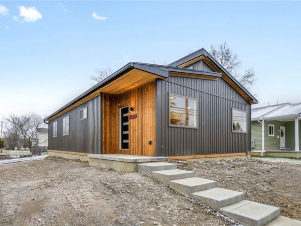 455 S Van Buren Avenue, Barberton, OH 44203