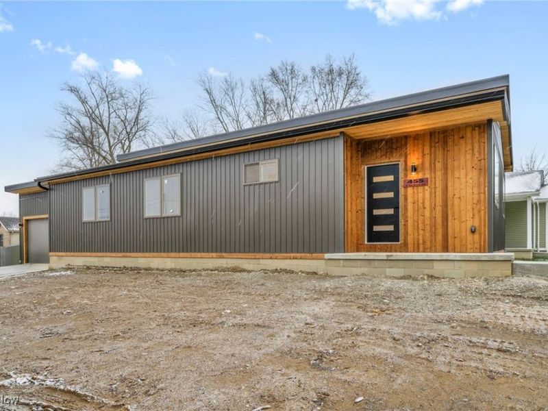 455 S Van Buren Avenue, Barberton, OH 44203 Photo 2