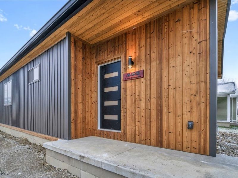 455 S Van Buren Avenue, Barberton, OH 44203 Photo 3