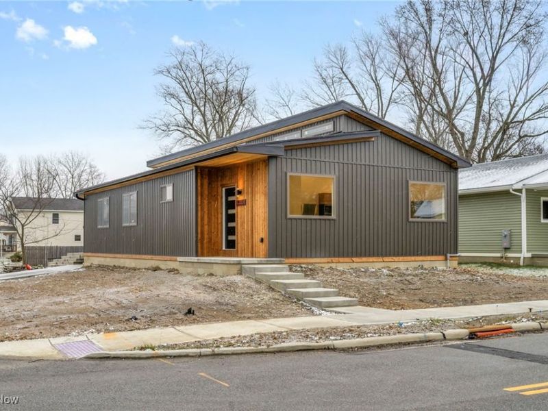 455 S Van Buren Avenue, Barberton, OH 44203 Photo 4