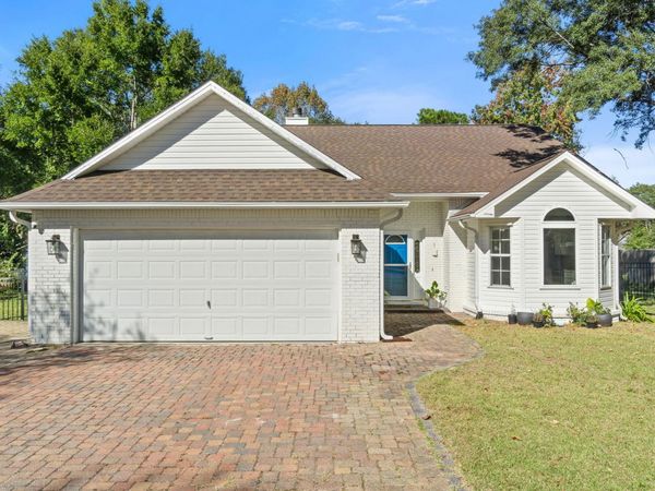 6814 Avenida De Galvez, Navarre, FL 32566