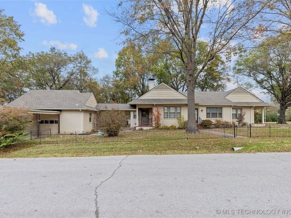 816 S McQuarrie Avenue, Wagoner, OK 74467