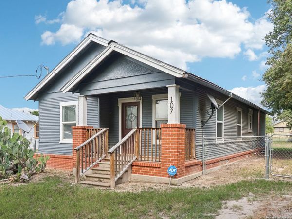 107 W Gilbert, Falls City, TX 78113