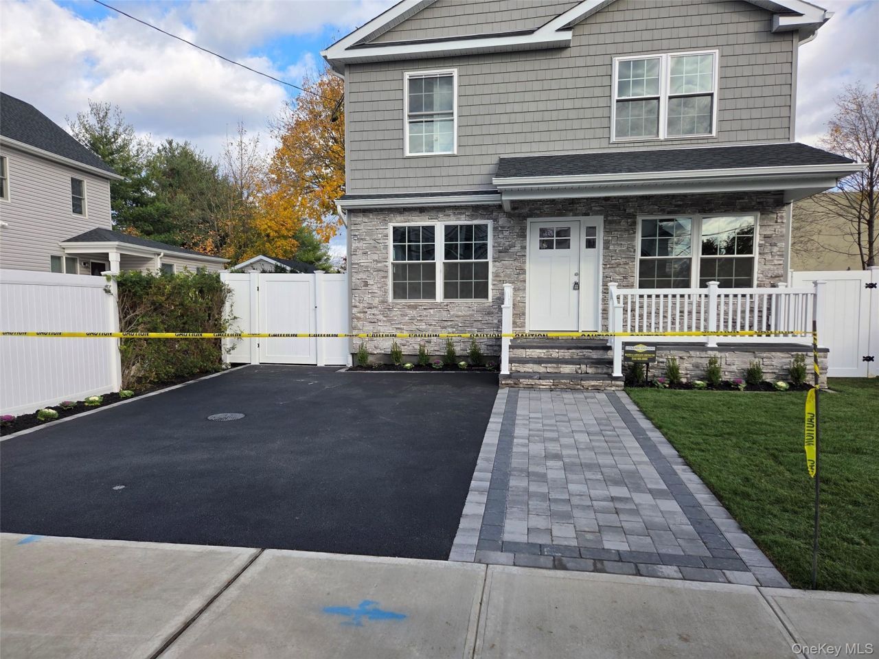 25 Maple Place, Hicksville, NY 11801 Main Photo