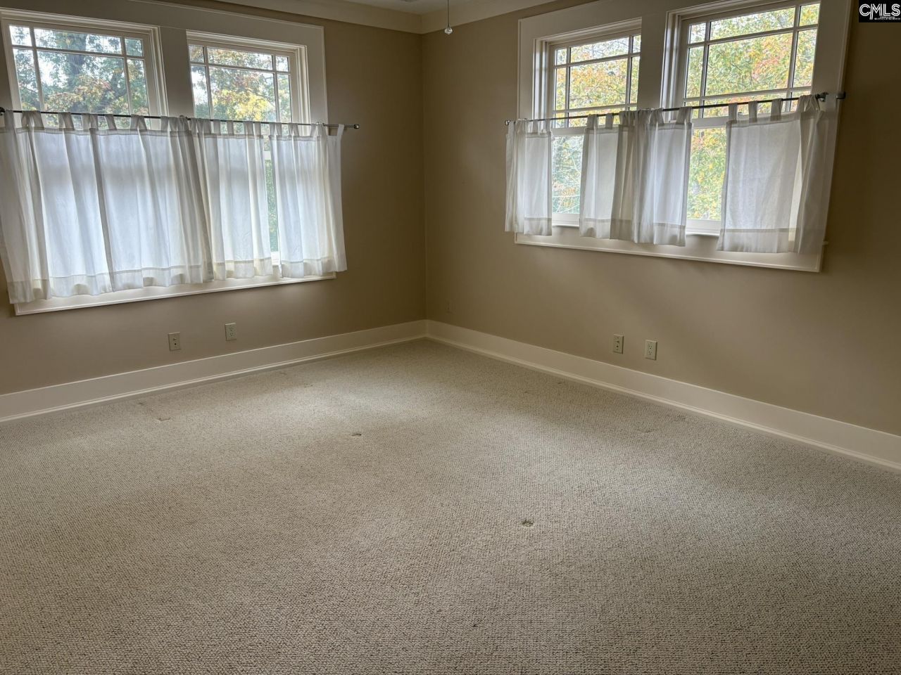 159 Greenside Drive Photo 32