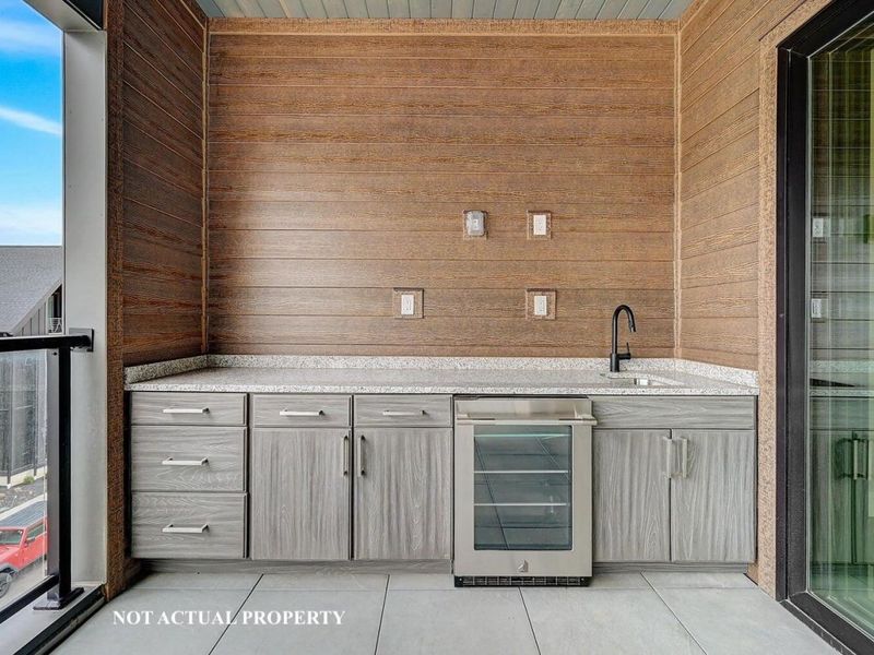 2842 Gunnison Drive, Unit 203, Columbus, OH 43228 Photo 12